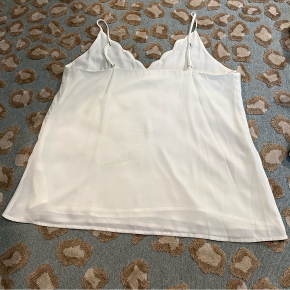 Socialite White Camisole Top - Picture 5 of 5